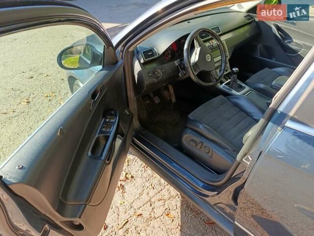 Синий Фольксваген Пассат, объемом двигателя 2 л и пробегом 351 тыс. км за 5800 $, фото 3 на Automoto.ua