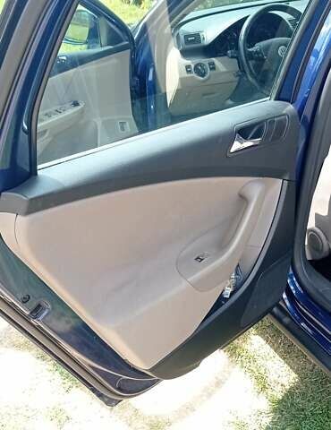 Синій Фольксваген Пассат, об'ємом двигуна 2 л та пробігом 272 тис. км за 7300 $, фото 46 на Automoto.ua