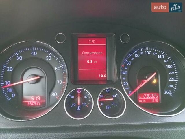 Синий Фольксваген Пассат, объемом двигателя 1.6 л и пробегом 236 тыс. км за 5100 $, фото 25 на Automoto.ua