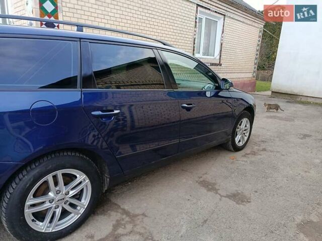Синій Фольксваген Пассат, об'ємом двигуна 1.6 л та пробігом 237 тис. км за 5400 $, фото 13 на Automoto.ua