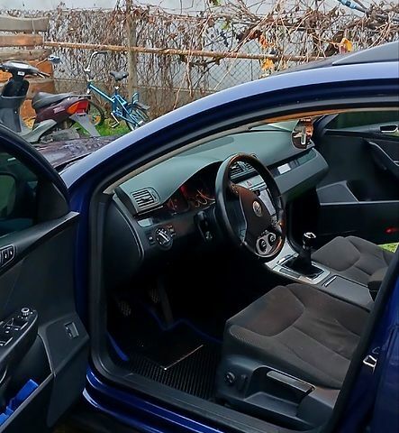 Синий Фольксваген Пассат, объемом двигателя 2 л и пробегом 320 тыс. км за 5500 $, фото 6 на Automoto.ua