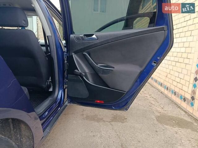 Синій Фольксваген Пассат, об'ємом двигуна 1.6 л та пробігом 237 тис. км за 5400 $, фото 37 на Automoto.ua