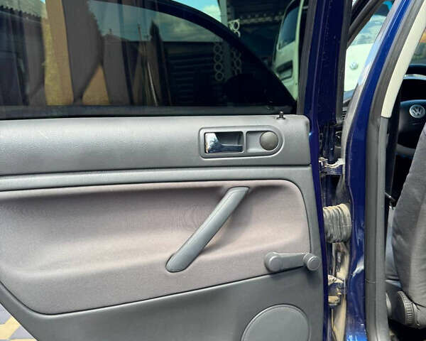 Синий Фольксваген Пассат, объемом двигателя 1.6 л и пробегом 160 тыс. км за 5100 $, фото 8 на Automoto.ua