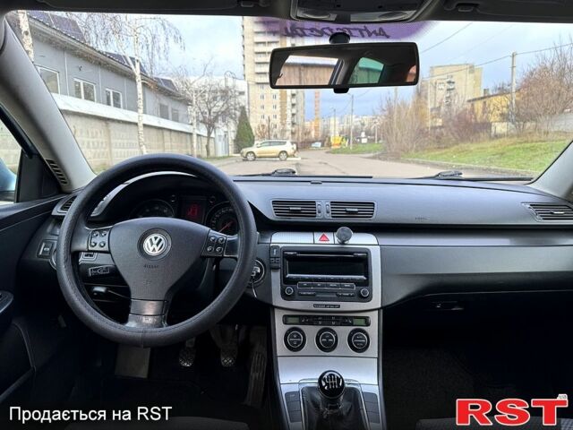 Синій Фольксваген Пассат, об'ємом двигуна 2 л та пробігом 289 тис. км за 5400 $, фото 5 на Automoto.ua