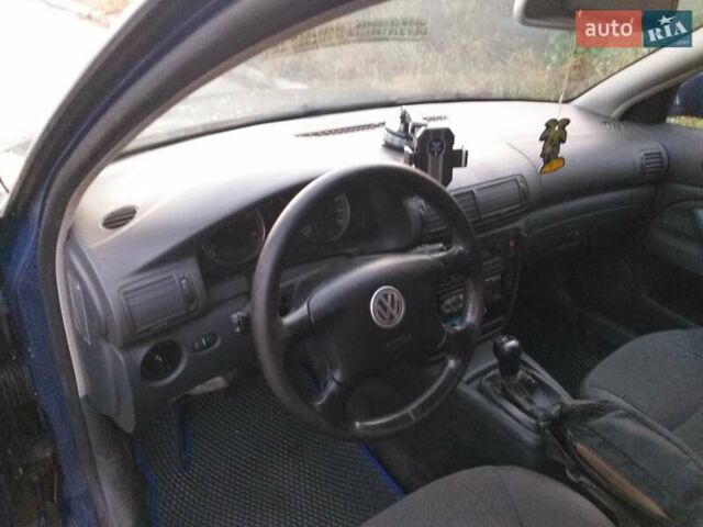 Синий Фольксваген Пассат, объемом двигателя 1.9 л и пробегом 300 тыс. км за 4700 $, фото 1 на Automoto.ua
