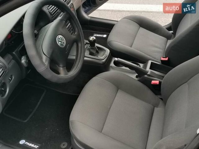 Синий Фольксваген Пассат, объемом двигателя 1.6 л и пробегом 240 тыс. км за 5400 $, фото 21 на Automoto.ua