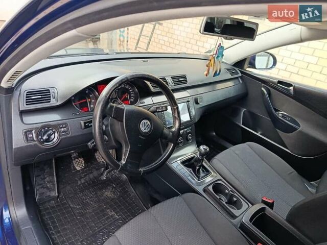 Синій Фольксваген Пассат, об'ємом двигуна 1.6 л та пробігом 237 тис. км за 5400 $, фото 31 на Automoto.ua