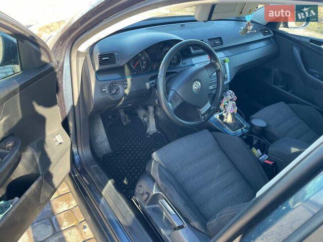 Синий Фольксваген Пассат, объемом двигателя 1.98 л и пробегом 226 тыс. км за 5650 $, фото 5 на Automoto.ua