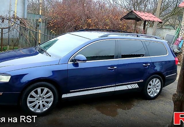 Синий Фольксваген Пассат, объемом двигателя 2 л и пробегом 320 тыс. км за 5500 $, фото 1 на Automoto.ua