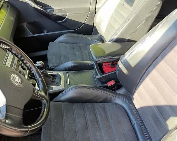 Синий Фольксваген Пассат, объемом двигателя 2 л и пробегом 351 тыс. км за 5800 $, фото 2 на Automoto.ua