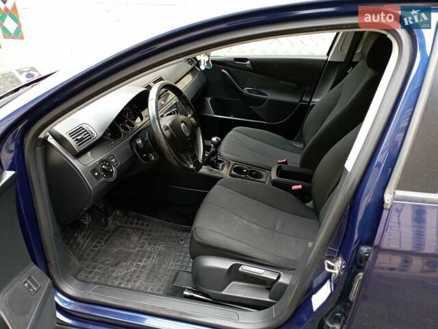 Синий Фольксваген Пассат, объемом двигателя 1.6 л и пробегом 236 тыс. км за 5499 $, фото 23 на Automoto.ua