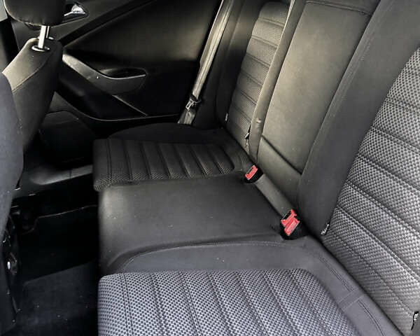 Синій Фольксваген Пассат, об'ємом двигуна 2 л та пробігом 370 тис. км за 5300 $, фото 6 на Automoto.ua