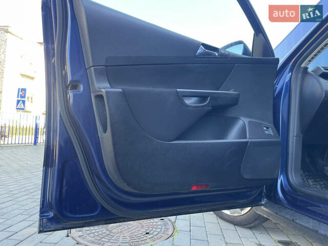 Синий Фольксваген Пассат, объемом двигателя 1.6 л и пробегом 235 тыс. км за 4700 $, фото 18 на Automoto.ua
