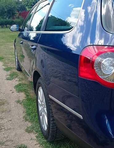 Синій Фольксваген Пассат, об'ємом двигуна 2 л та пробігом 272 тис. км за 7300 $, фото 6 на Automoto.ua