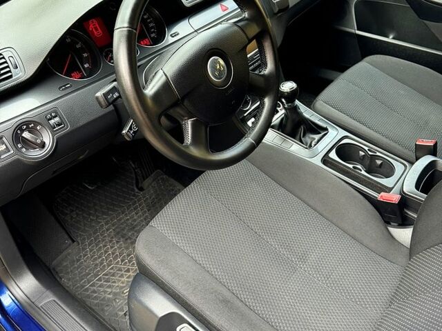 Синий Фольксваген Пассат, объемом двигателя 1.6 л и пробегом 181 тыс. км за 5700 $, фото 8 на Automoto.ua