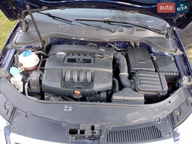 Синий Фольксваген Пассат, объемом двигателя 1.6 л и пробегом 236 тыс. км за 5100 $, фото 20 на Automoto.ua