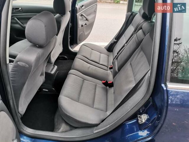 Синий Фольксваген Пассат, объемом двигателя 1.6 л и пробегом 240 тыс. км за 5400 $, фото 19 на Automoto.ua