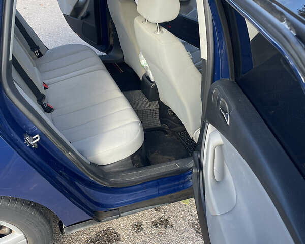 Синій Фольксваген Пассат, об'ємом двигуна 1.6 л та пробігом 232 тис. км за 5000 $, фото 8 на Automoto.ua