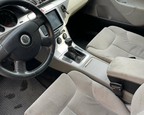 Синій Фольксваген Пассат, об'ємом двигуна 1.9 л та пробігом 350 тис. км за 3999 $, фото 18 на Automoto.ua