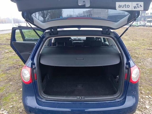 Синий Фольксваген Пассат, объемом двигателя 1.6 л и пробегом 235 тыс. км за 6900 $, фото 6 на Automoto.ua