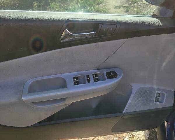 Синий Фольксваген Пассат, объемом двигателя 1.97 л и пробегом 400 тыс. км за 5300 $, фото 4 на Automoto.ua