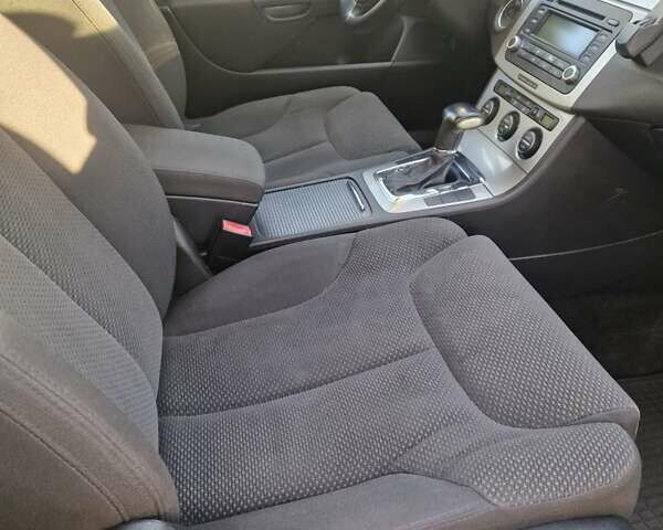 Синій Фольксваген Пассат, об'ємом двигуна 1.6 л та пробігом 256 тис. км за 5300 $, фото 4 на Automoto.ua