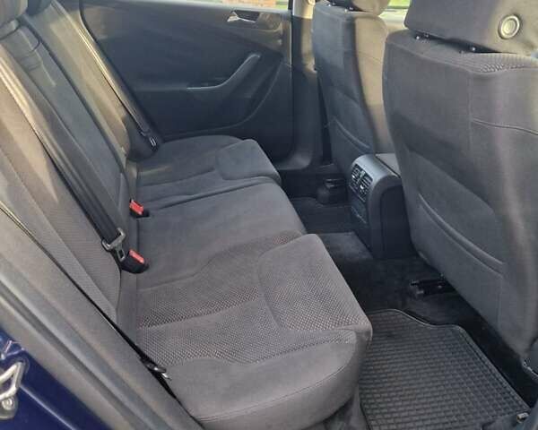 Синій Фольксваген Пассат, об'ємом двигуна 1.6 л та пробігом 256 тис. км за 5300 $, фото 5 на Automoto.ua