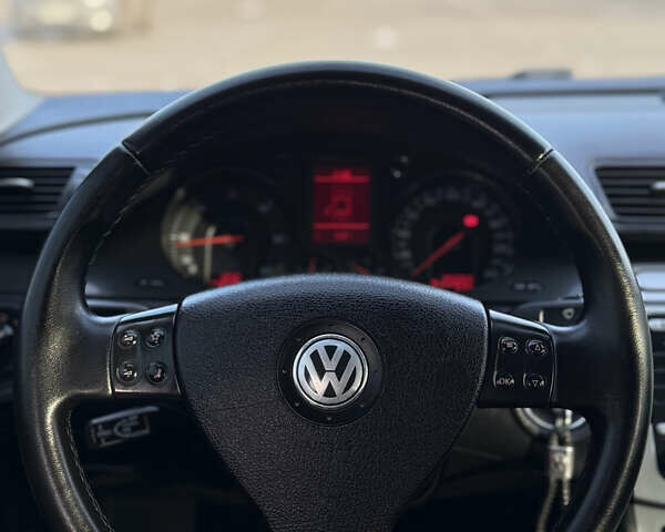 Синий Фольксваген Пассат, объемом двигателя 1.9 л и пробегом 250 тыс. км за 6300 $, фото 21 на Automoto.ua