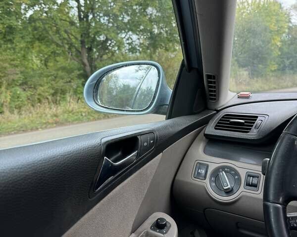 Синий Фольксваген Пассат, объемом двигателя 1.97 л и пробегом 288 тыс. км за 5400 $, фото 14 на Automoto.ua