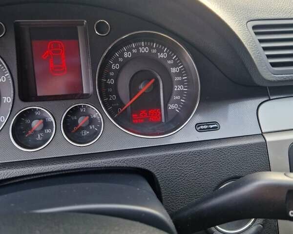 Синій Фольксваген Пассат, об'ємом двигуна 1.6 л та пробігом 256 тис. км за 5300 $, фото 3 на Automoto.ua
