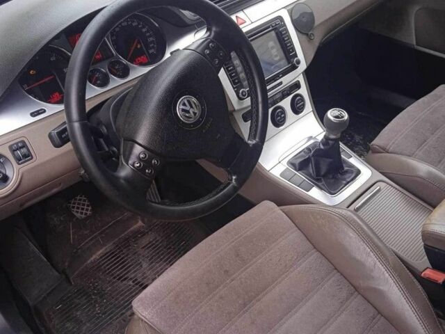 Синий Фольксваген Пассат, объемом двигателя 2 л и пробегом 270 тыс. км за 4300 $, фото 8 на Automoto.ua