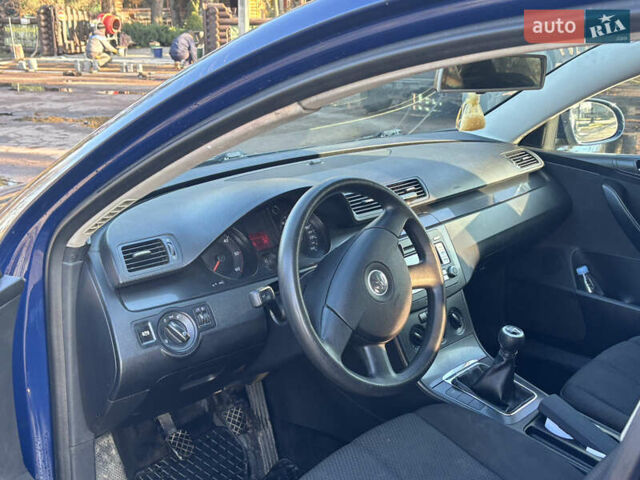 Синий Фольксваген Пассат, объемом двигателя 1.97 л и пробегом 260 тыс. км за 4900 $, фото 3 на Automoto.ua