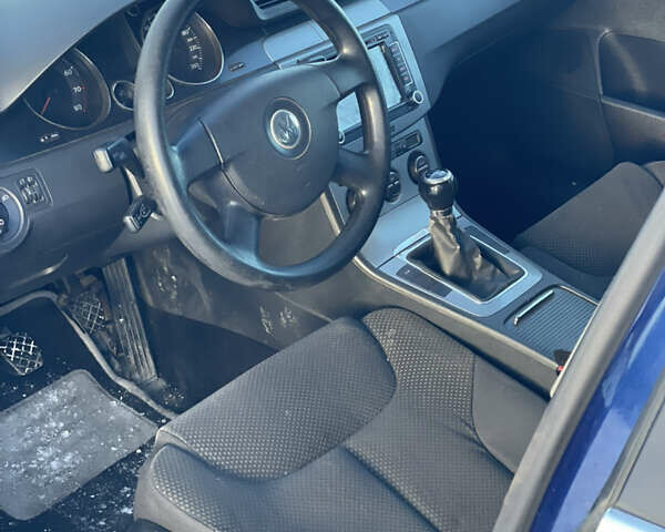 Синій Фольксваген Пассат, об'ємом двигуна 1.6 л та пробігом 264 тис. км за 5650 $, фото 6 на Automoto.ua