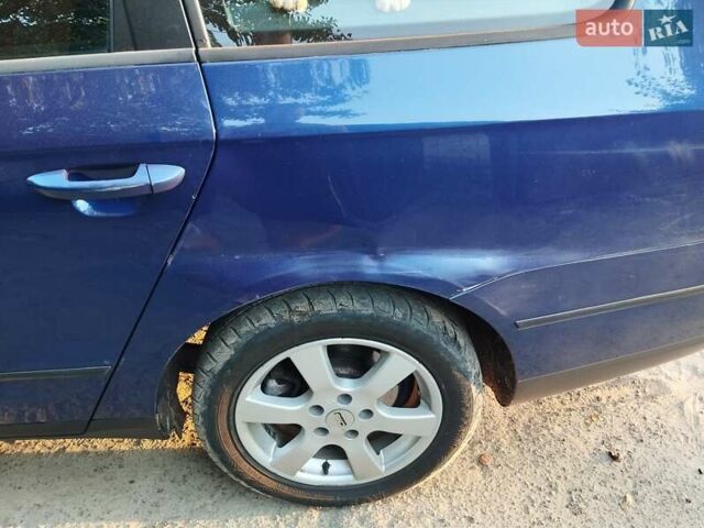 Синий Фольксваген Пассат, объемом двигателя 1.6 л и пробегом 274 тыс. км за 5000 $, фото 10 на Automoto.ua
