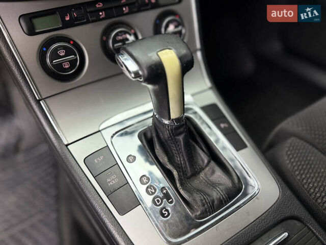 Синій Фольксваген Пассат, об'ємом двигуна 1.97 л та пробігом 295 тис. км за 5950 $, фото 32 на Automoto.ua