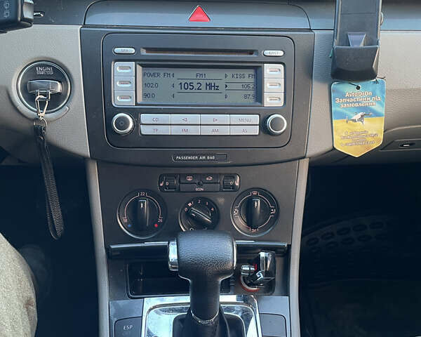 Синій Фольксваген Пассат, об'ємом двигуна 1.6 л та пробігом 232 тис. км за 5000 $, фото 10 на Automoto.ua