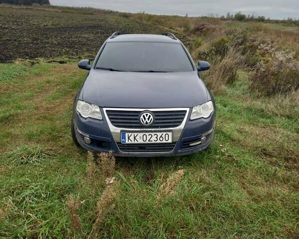 Синій Фольксваген Пассат, об'ємом двигуна 2 л та пробігом 390 тис. км за 2850 $, фото 4 на Automoto.ua