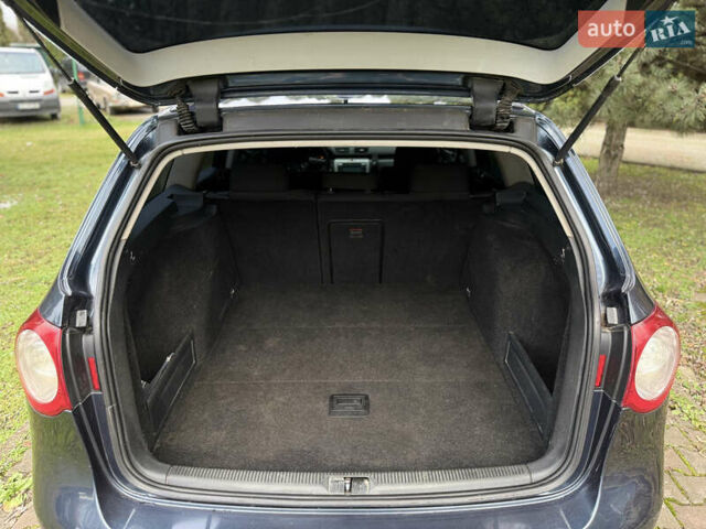 Синій Фольксваген Пассат, об'ємом двигуна 1.97 л та пробігом 295 тис. км за 5950 $, фото 18 на Automoto.ua