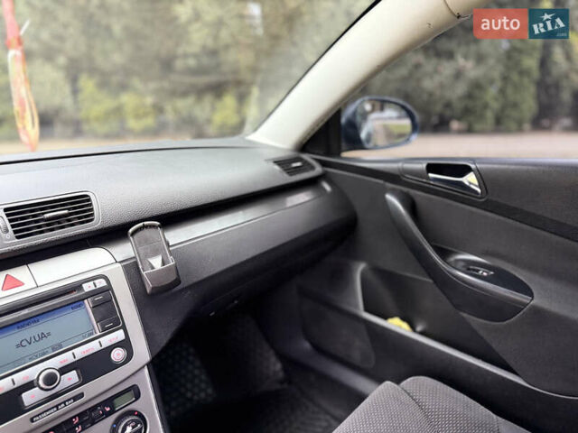 Синій Фольксваген Пассат, об'ємом двигуна 1.97 л та пробігом 295 тис. км за 5950 $, фото 34 на Automoto.ua