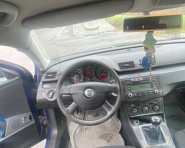 Фольксваген Пассат 2006 в Киеве на Automoto.ua Синий Фольксваген Пассат, объемом двигателя 2 л и пробегом 290 тыс. км за 2900 $, фото 8 на Automoto.ua