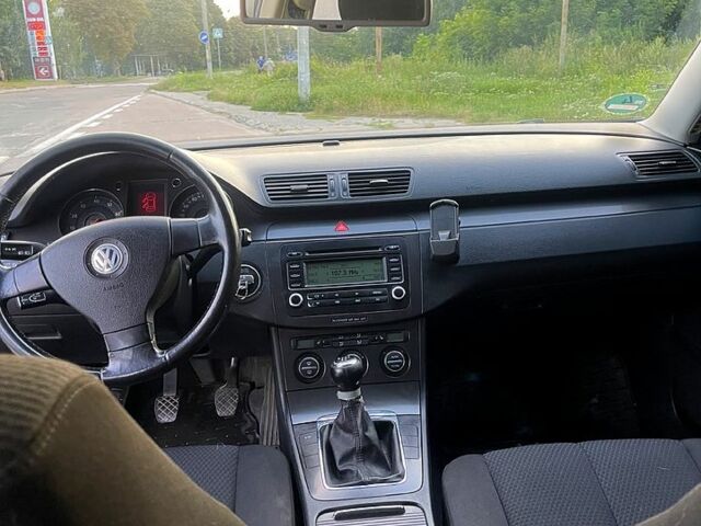 Синий Фольксваген Пассат, объемом двигателя 1.6 л и пробегом 220 тыс. км за 5850 $, фото 3 на Automoto.ua