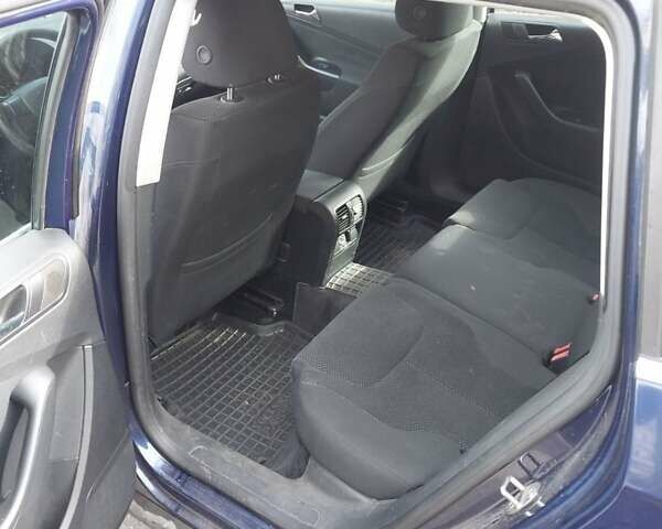 Синий Фольксваген Пассат, объемом двигателя 2 л и пробегом 305 тыс. км за 5000 $, фото 7 на Automoto.ua