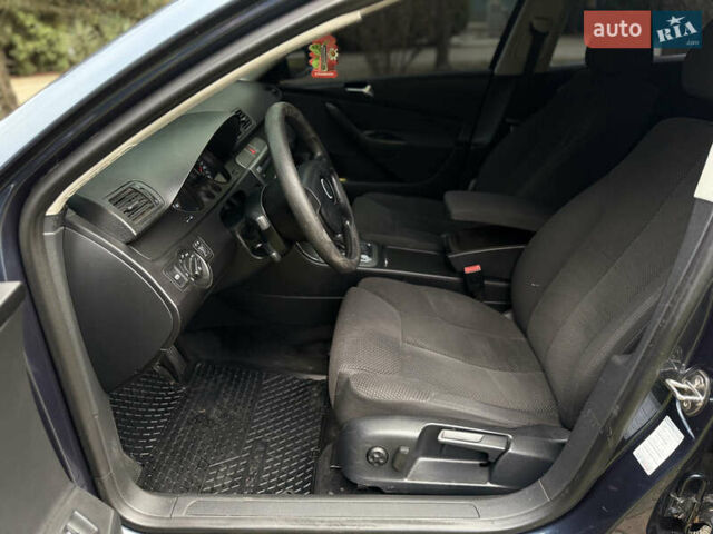 Синій Фольксваген Пассат, об'ємом двигуна 1.97 л та пробігом 295 тис. км за 5950 $, фото 25 на Automoto.ua