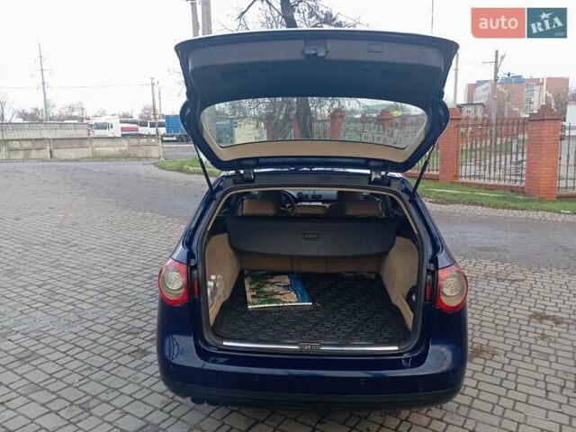 Синий Фольксваген Пассат, объемом двигателя 2 л и пробегом 420 тыс. км за 7000 $, фото 1 на Automoto.ua