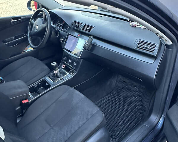 Фольксваген Пассат 2006 в Ужгороде на Automoto.ua Синий Фольксваген Пассат, объемом двигателя 1.6 л и пробегом 228 тыс. км за 4950 $, фото 23 на Automoto.ua