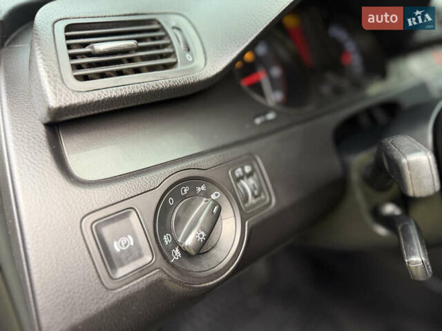 Синій Фольксваген Пассат, об'ємом двигуна 1.97 л та пробігом 295 тис. км за 5950 $, фото 27 на Automoto.ua