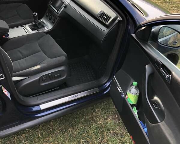 Синий Фольксваген Пассат, объемом двигателя 1.97 л и пробегом 346 тыс. км за 5650 $, фото 11 на Automoto.ua