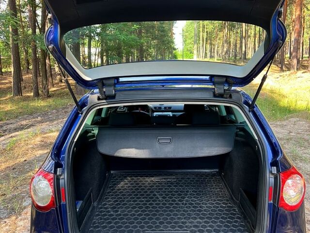 Синий Фольксваген Пассат, объемом двигателя 1.6 л и пробегом 200 тыс. км за 5000 $, фото 11 на Automoto.ua