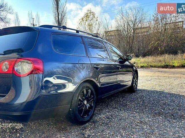 Синий Фольксваген Пассат, объемом двигателя 2 л и пробегом 317 тыс. км за 5950 $, фото 3 на Automoto.ua