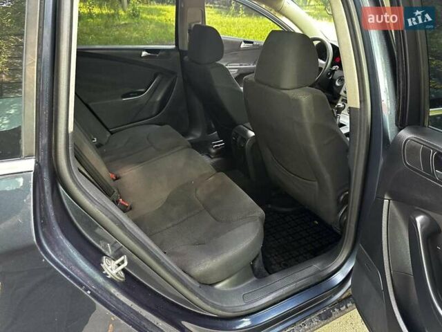 Синий Фольксваген Пассат, объемом двигателя 1.9 л и пробегом 389 тыс. км за 5450 $, фото 12 на Automoto.ua